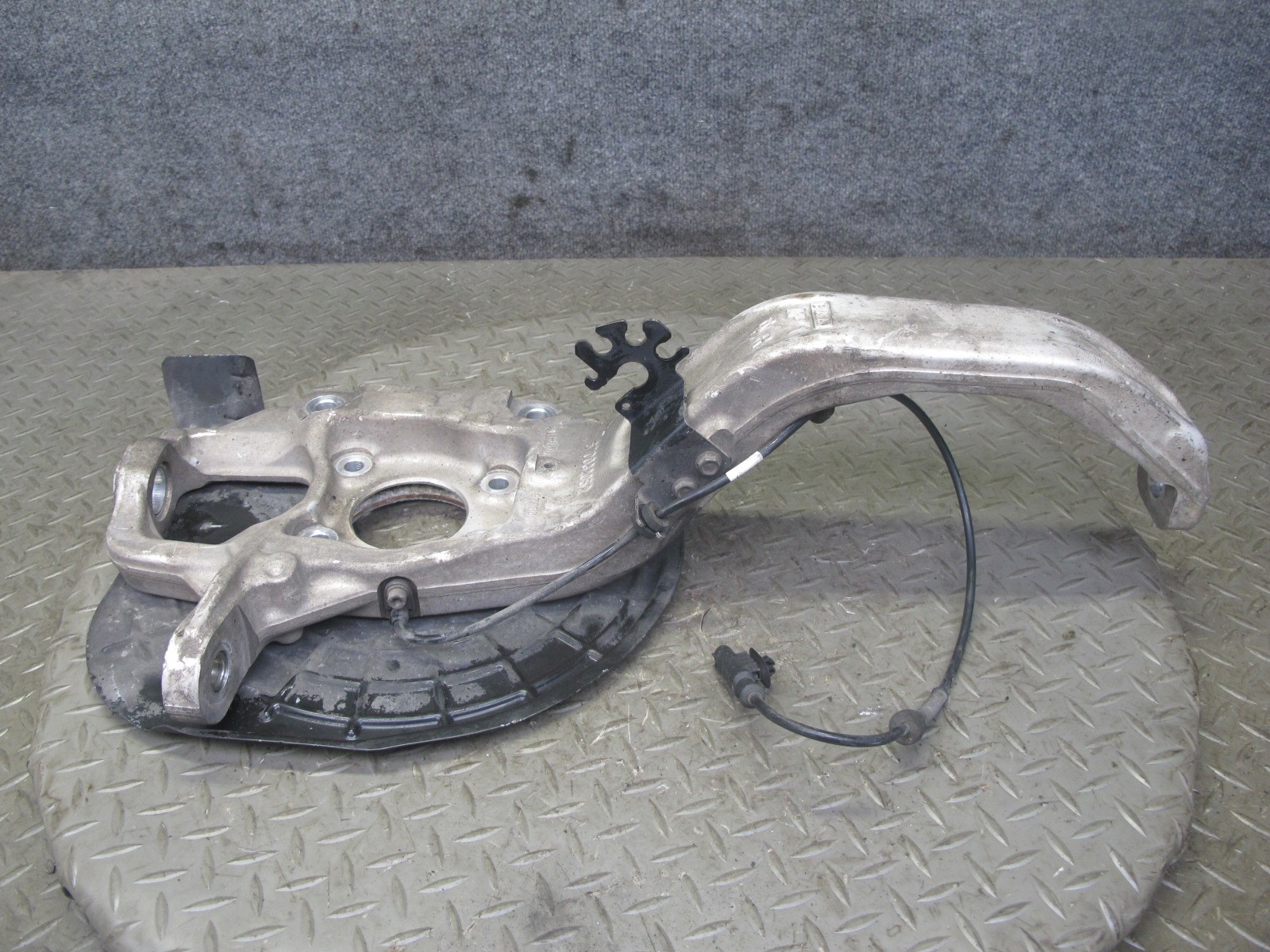 2017-2020 MASERATI LEVANTE M161 AWD FRONT RIGHT PASSENGER SIDE SPINDLE KNUCKLE