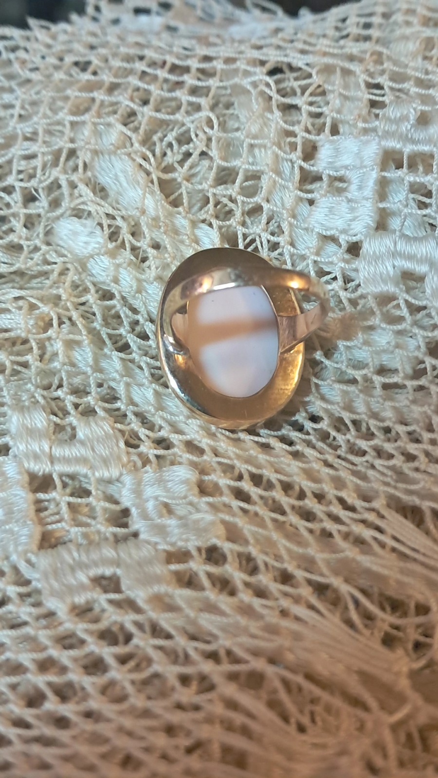 “Vintage Shell Cameo Ring – 5.81g – Appears to Be Gold (Unmarked) – Hand-Carved”