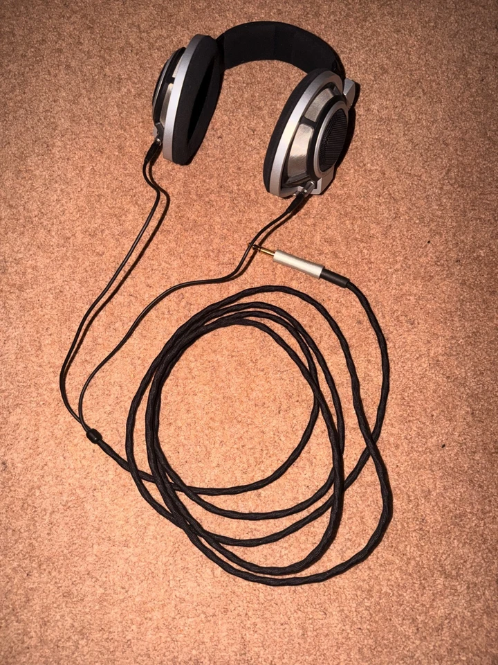 Sennheiser HD 800 Wired Over-Ear Headband Headphones 300 Ohm Silver/Black, photo 1 of 5