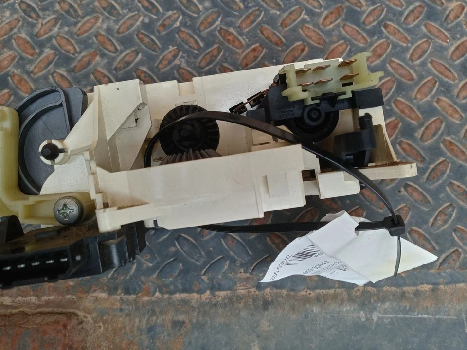 Temperature Control With Climate Control Fits 94-98 AUDI CABRIOLET 58733 - Image 3 of 4