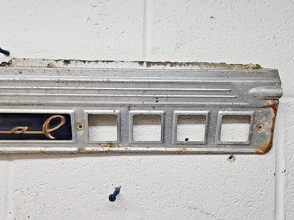 Juego de placas de desgaste de umbral de puerta interior derecha/derecha OEM 1957-59 Chrysler Imperial (Bin92) Foto 4 de 4