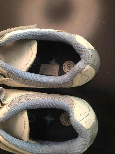 Zapatos de bicicleta especializados en geometría corporal para mujer Foto 3 de 4