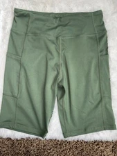 ApexUp women's sz. L classic green biker/activewear shorts w/pockets. Exc. cond