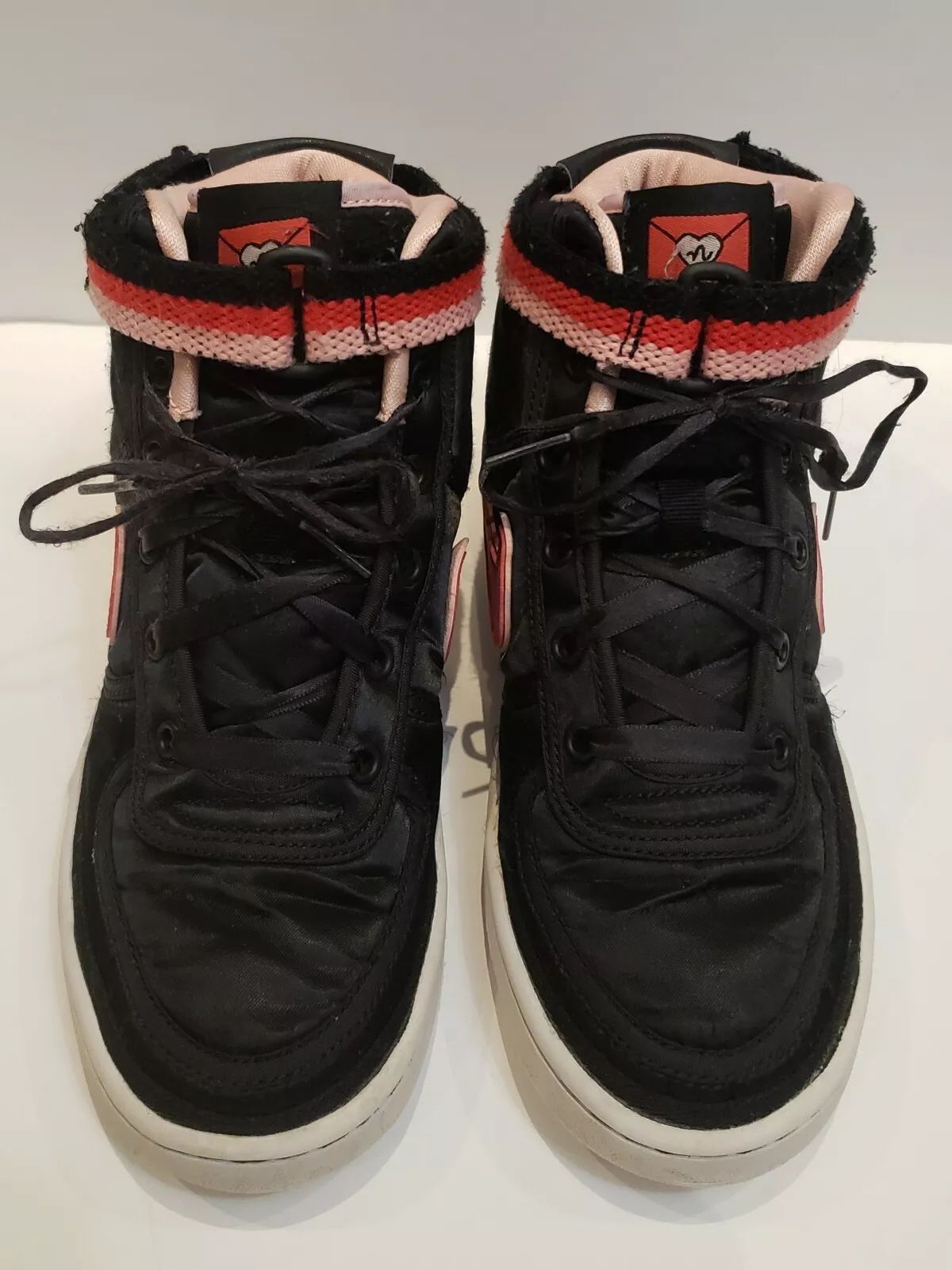 Baskets Nike Vandal High Supreme QS Hearts satin noir vitesse rouge ~ filles taille 4,5 ans