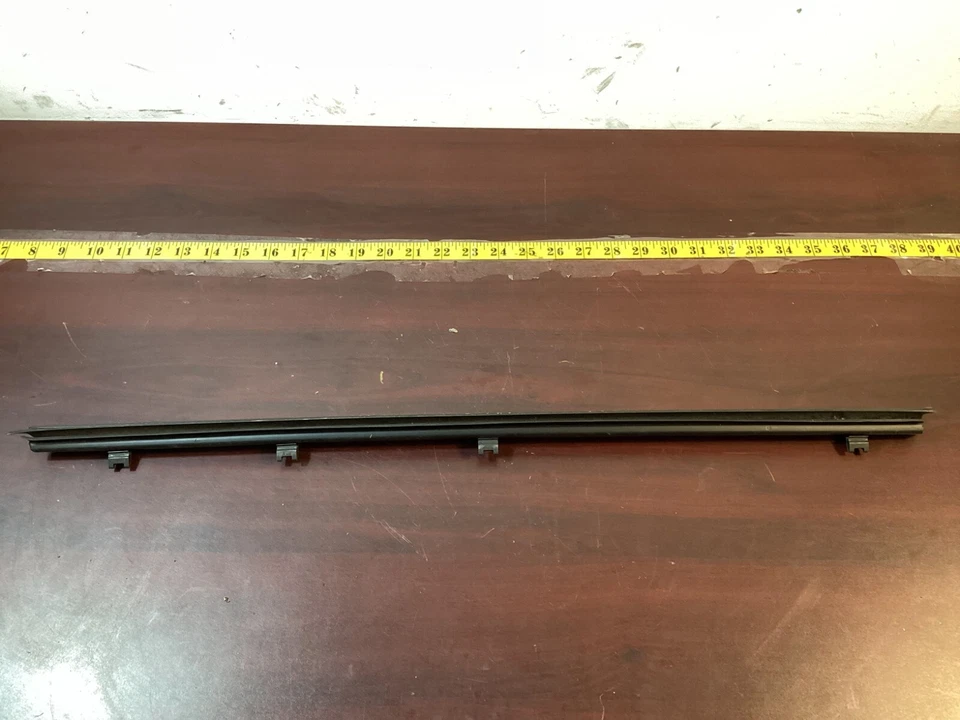 2009-2016 BMW 335i FRONT LEFT DRIVER SIDE DOOR TRIM CHANNEL SEAL OEM . - Image 2 of 4