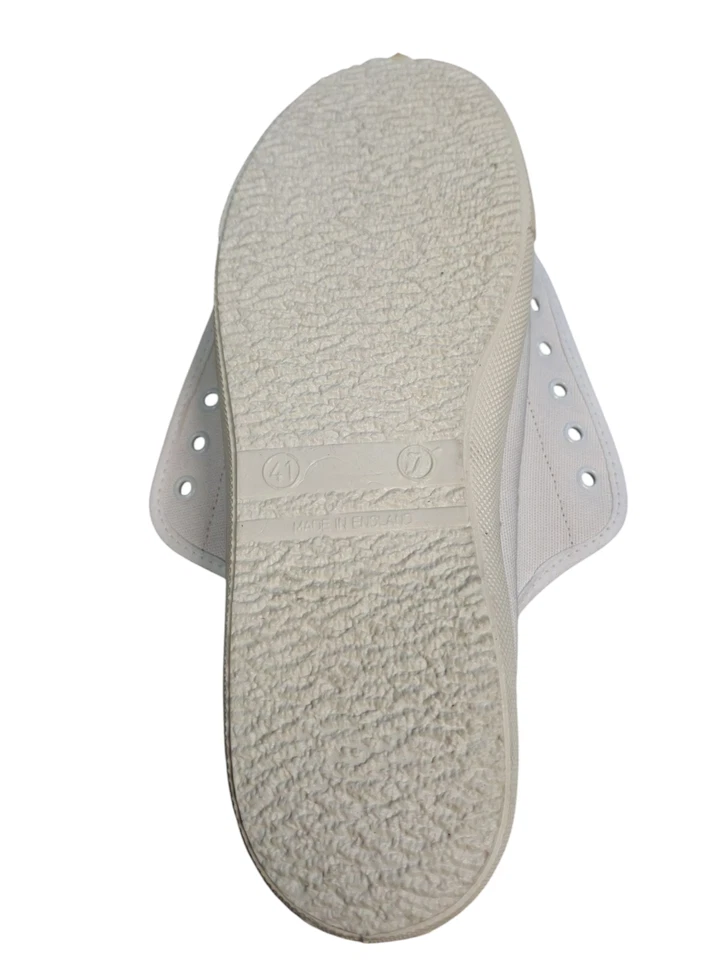 Vintage 1990's British military plimsolls size 7 - Image 2 of 4