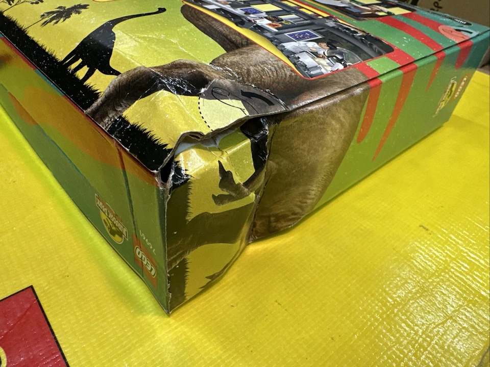 LEGO Jurassic Park Visitor Center: T Rex & Raptor Attack 76961 NEW Free Shipping - Image 4 of 4