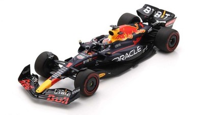 Spark 18S773 1:18 RB18 No.1 Winner Dutch GP 2022 Max Verstappen