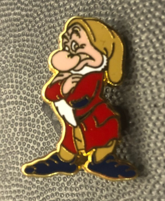 Disney pin 2690 Grumpy Snow White and Seven Dwarfs Cast dwarf mad tiny mini