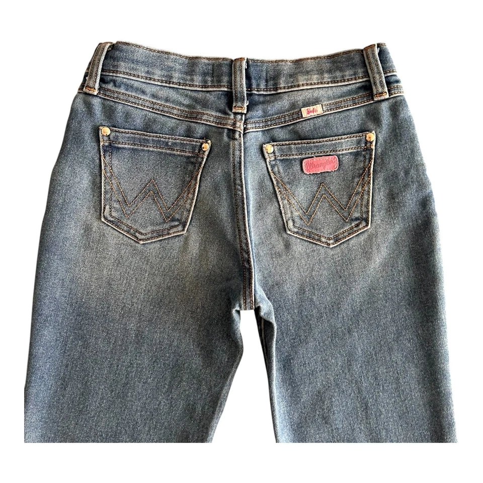 Jeans Barbie Wrangler Niñas Talla 7/8 Niños Campana Parte Inferior Acampanada Denim Azul 26x29 Foto 4 de 4