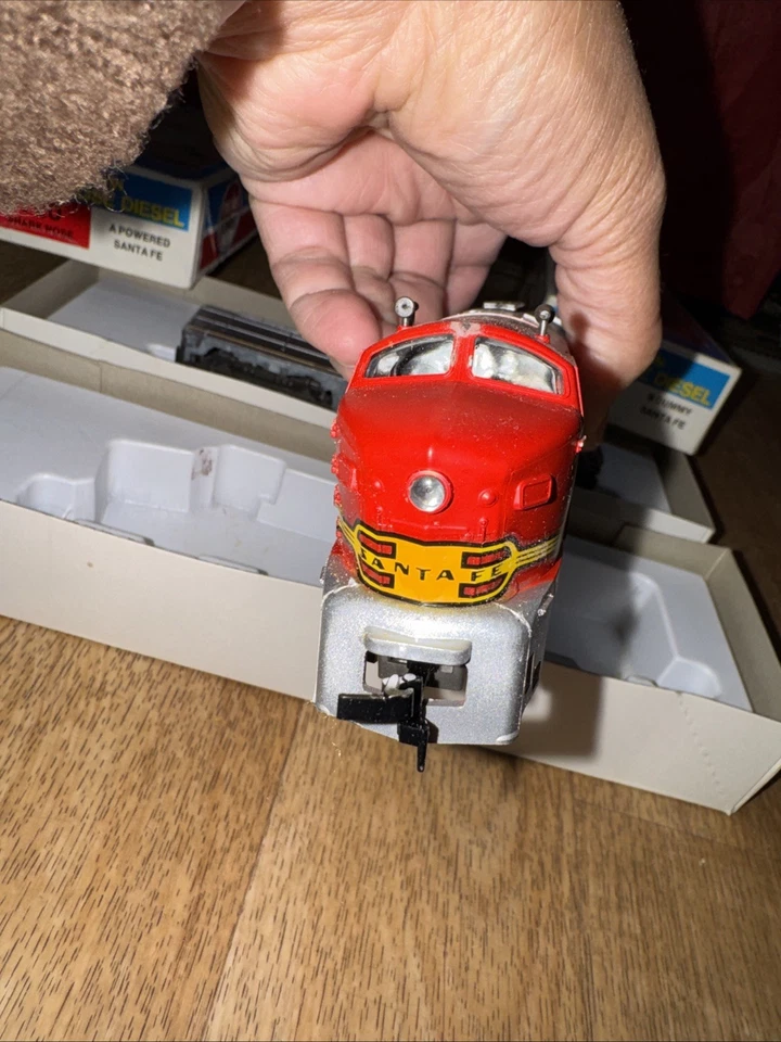 MODEL POWER BALDWIN SHARK NOSE SANTA FE POWERED A 720 UNIT B Dummy 750 - Image 3 of 4