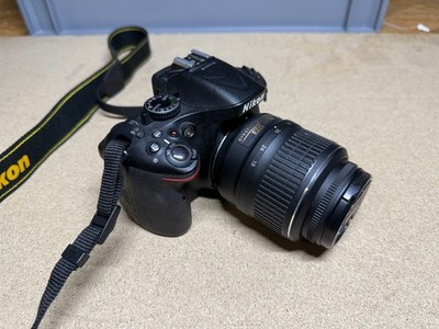 Nikon D 5200, Spiegelreflexkamera mit ZWEI Objektiven (18-55mm und 70-300mm)