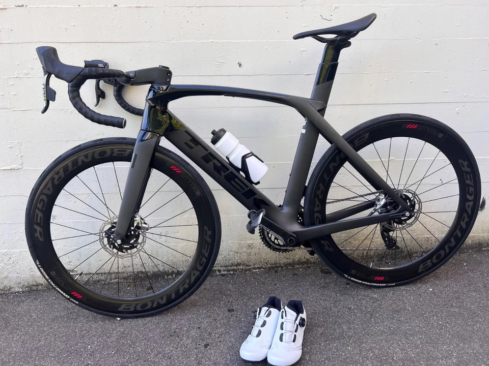 Trek Madone SLR 9 eTap AXS – Carbon Aero – GRATIS Rennradschuhe