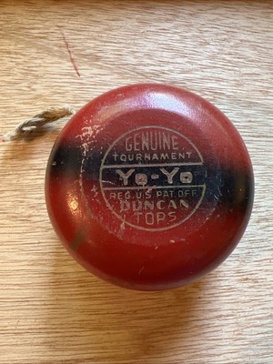 Vintage DUNCAN GENUINE TOURNAMENT  YO YO  1940s  REG U S PAT OFF DUNCAN TOPS