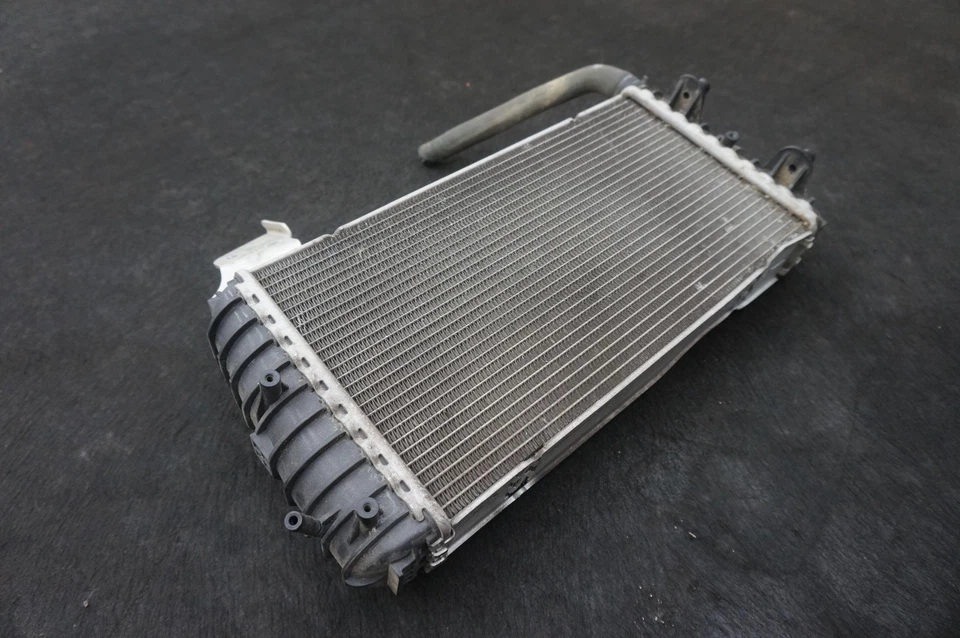 Radiador auxiliar trasero derecho OEM 4S0121212B Audi R8 4S 2017-23 Foto 3 de 4