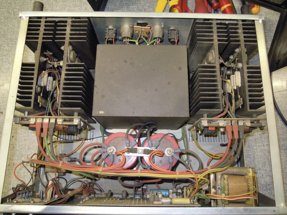 amplificatore finale di potenza hi-fi revac pro600 600 watt - Immagine 2 di 4