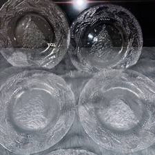 4 christmas Dinner Plates 6 1/2 Inches