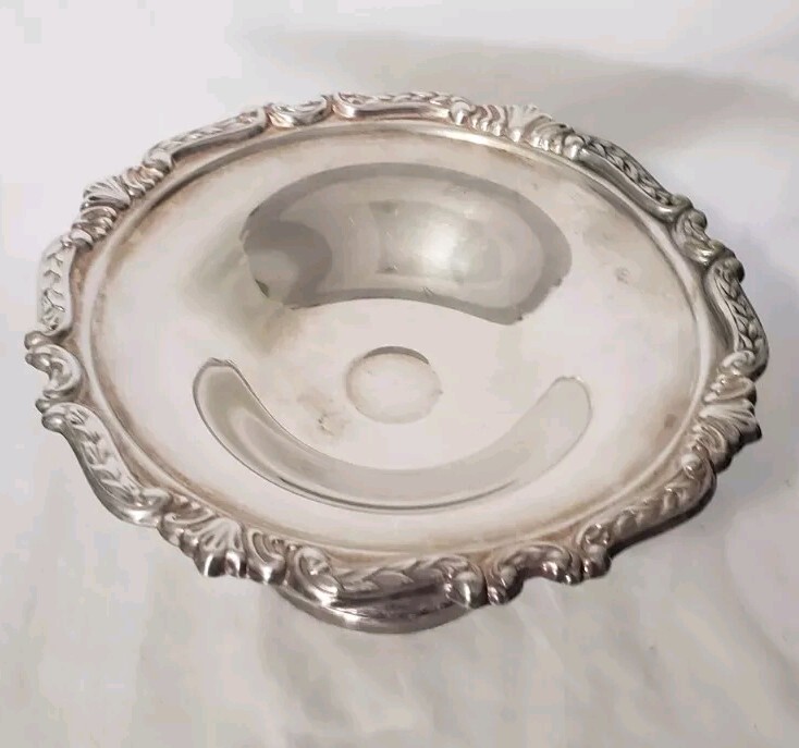 VINTAGE SHERIDAN SILVER PLATE PEDESTAL CANDY DISH 7 1/2