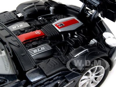 MERCEDES SLR MCLAREN BLACK 1:24 DIECAST MODEL CAR BY MOTORMAX