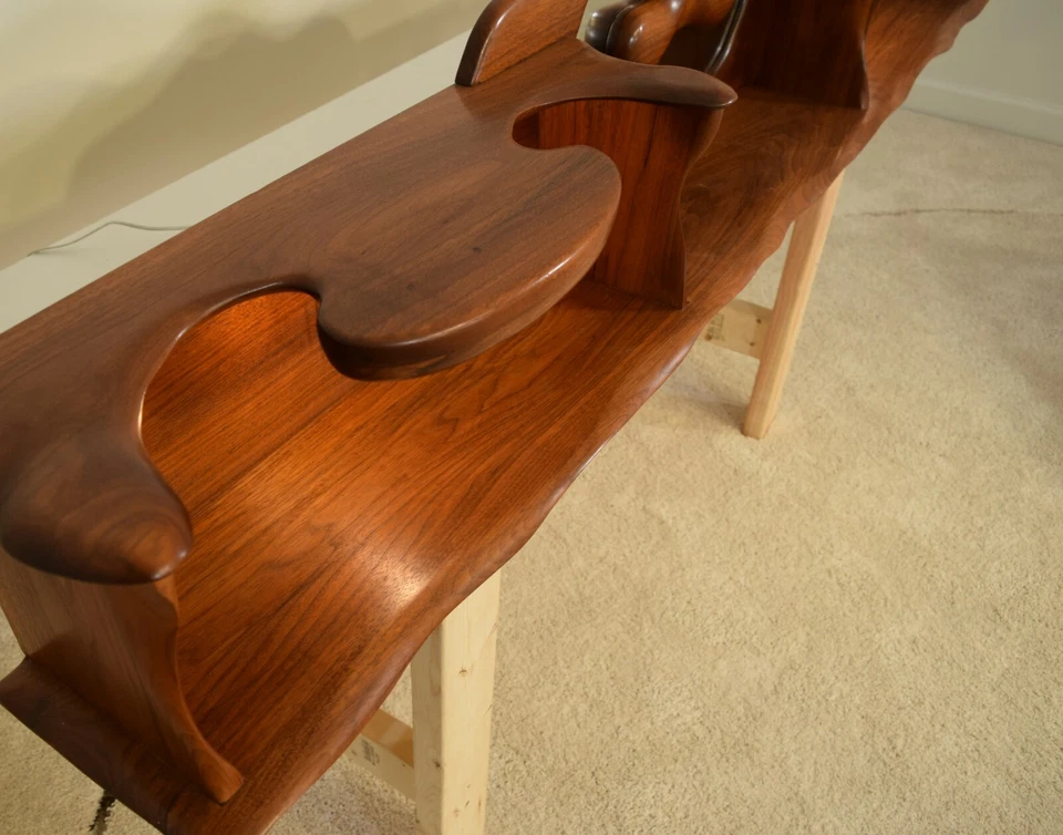 Cabecero después Castillo Wendell David Ebner Estudio Artesano Esculpido Nogal Foto 4 de 4