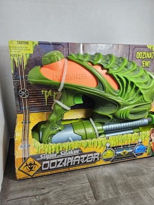 Hasbro OOZINATOR Super Soaker Toy Water Gun 2005 Alien Xenomorph