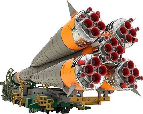 1/150 plastic model Soyuz rocket + transport train 1/150 scale PS