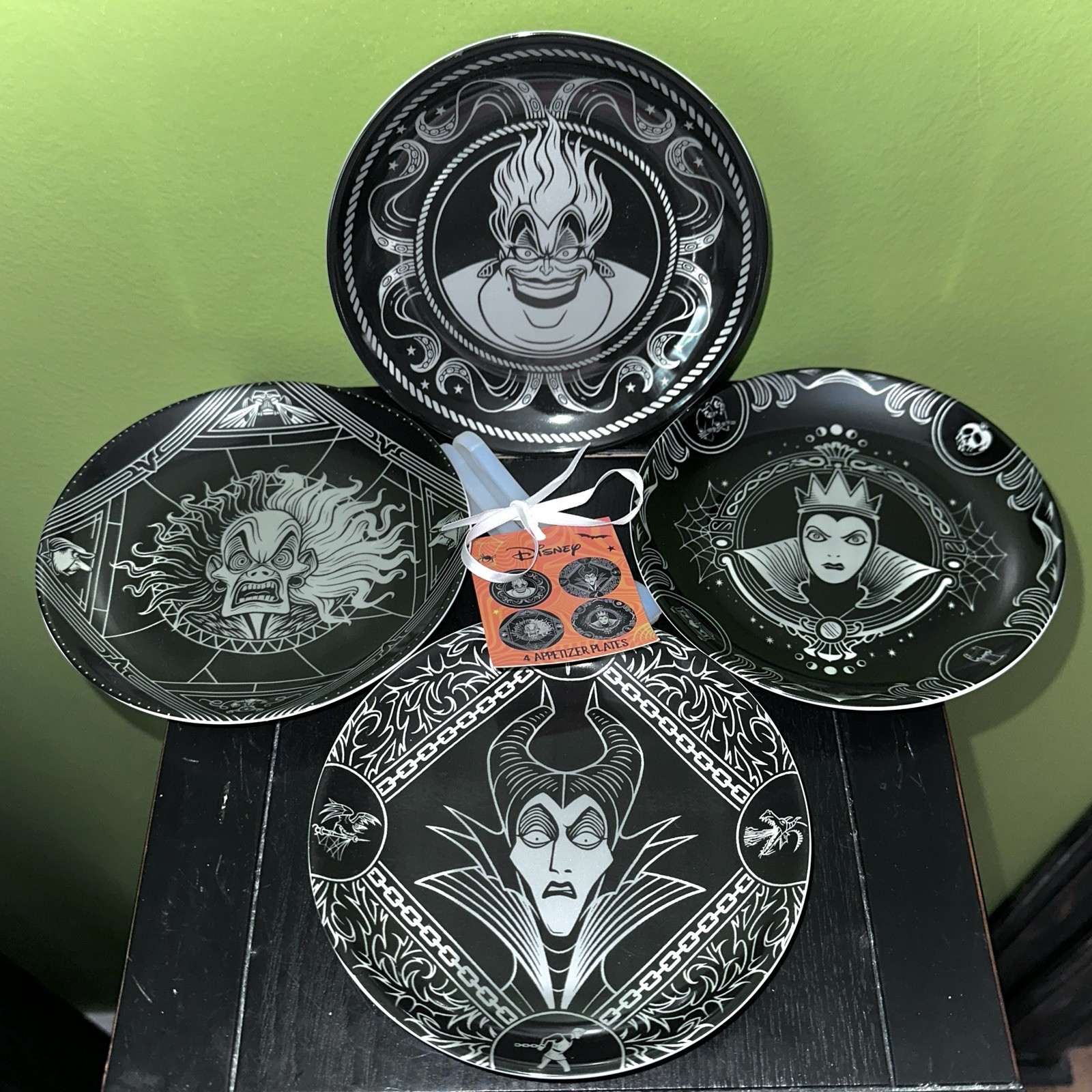 DISNEY VILLAINS 6” Plate Set Of 4 Ursula Maleficent Evil Queen Cruella Halloween