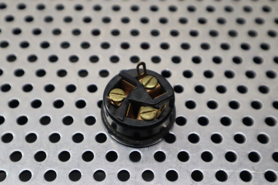 Amphenol FTR-208804 10A 250V 15A 125V Receptáculos Nuevo Antiguo Stock (Lote de 10) Foto 4 de 4