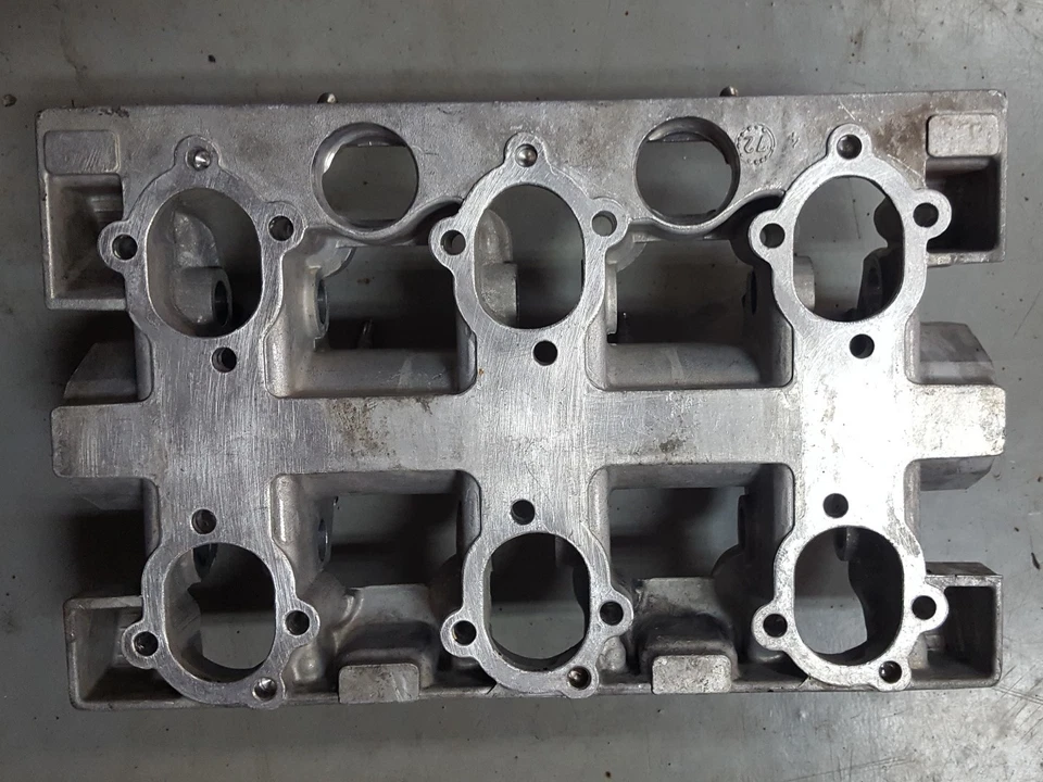 保时捷 911 凸轮轴外壳 1972 (2of2) 901.105.111.0R 9011051110R 最佳优惠 — 第 2/2 张图片