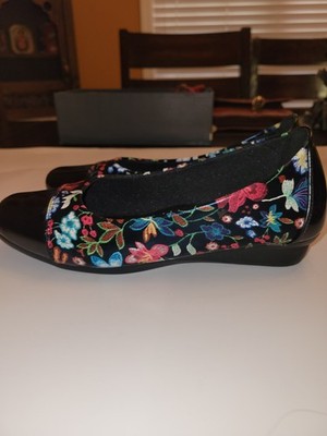 ANGEL STEP SHOES-FLORAL-SIZE 6