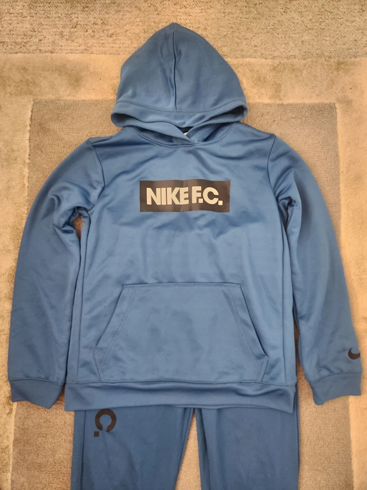 Nike dri-fit boys blue tracksuit size L 147cm- 158cm age 12-13 years tapered leg - Image 2 of 4