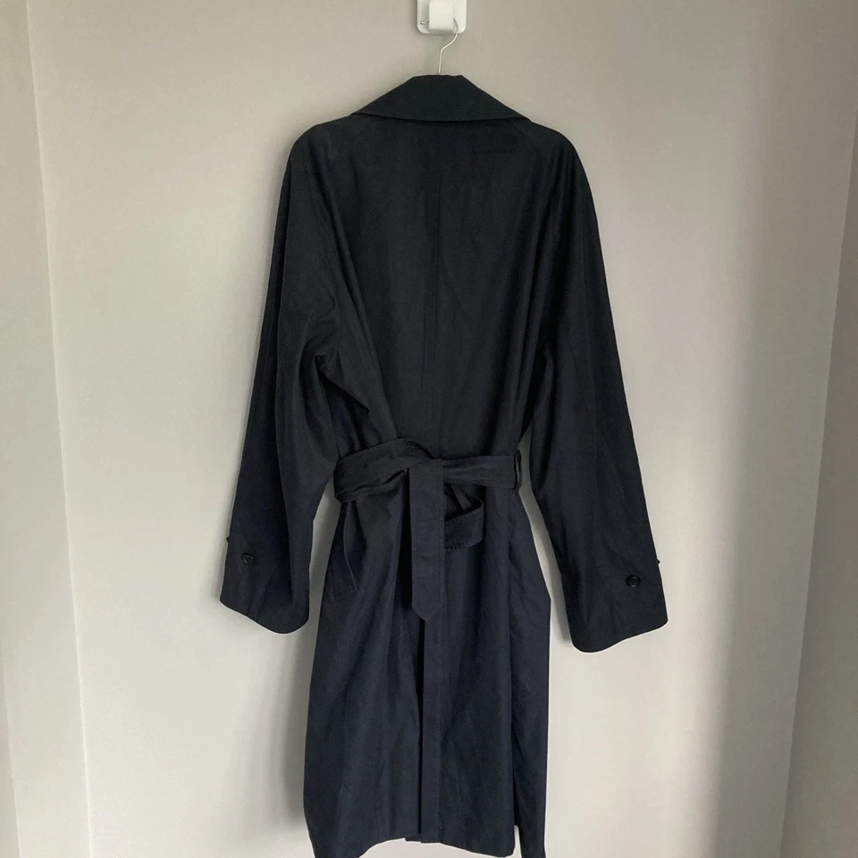 Trench coat masculino Uniqlo XL azul marinho peito duplo longo resistente à água - Imagem 2 de 4