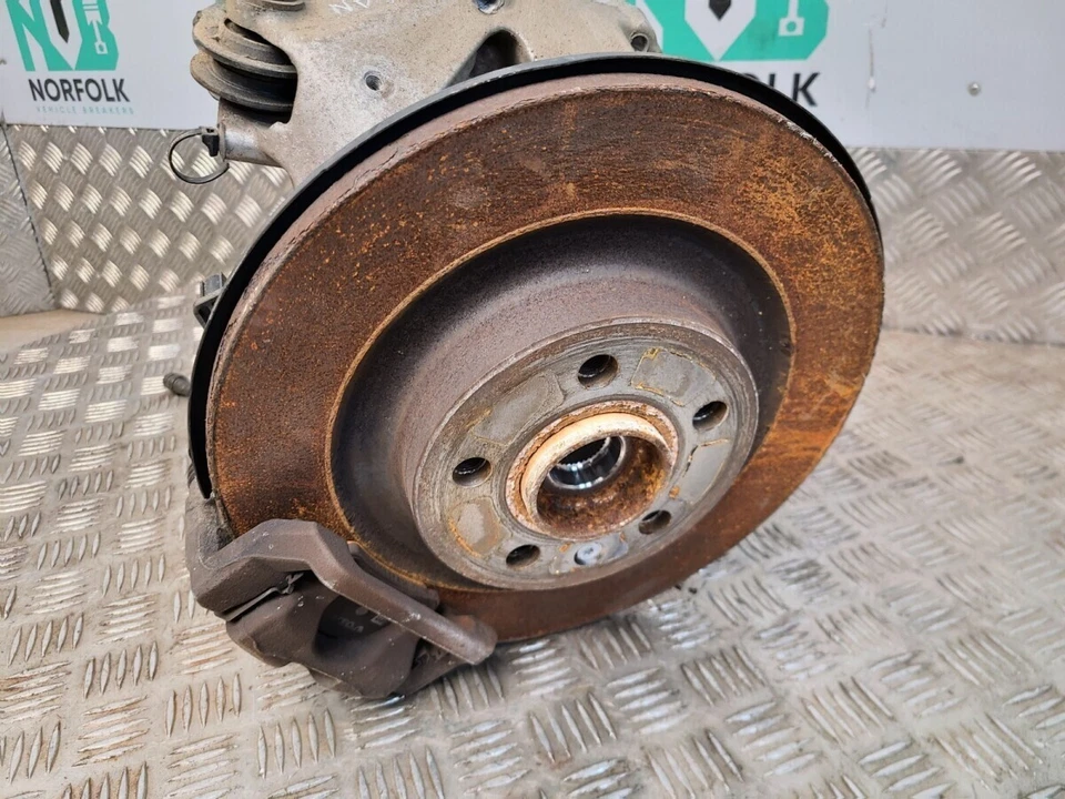 Volvo XC40 Rear Right Hub Suspension 2018-2024 32221134 - Image 2 of 4