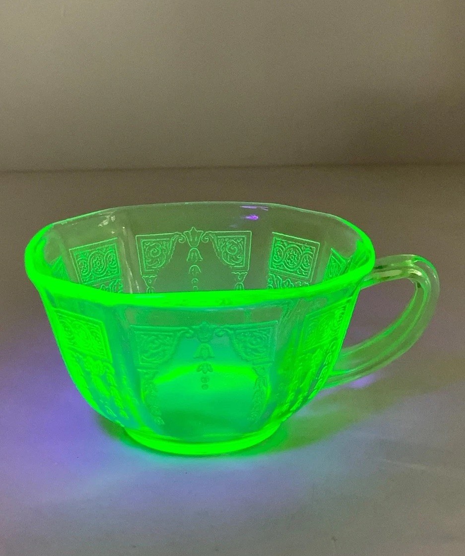 Vintage Anchor Hocking Princess Pattern Uranium Glass Teacup 3.5