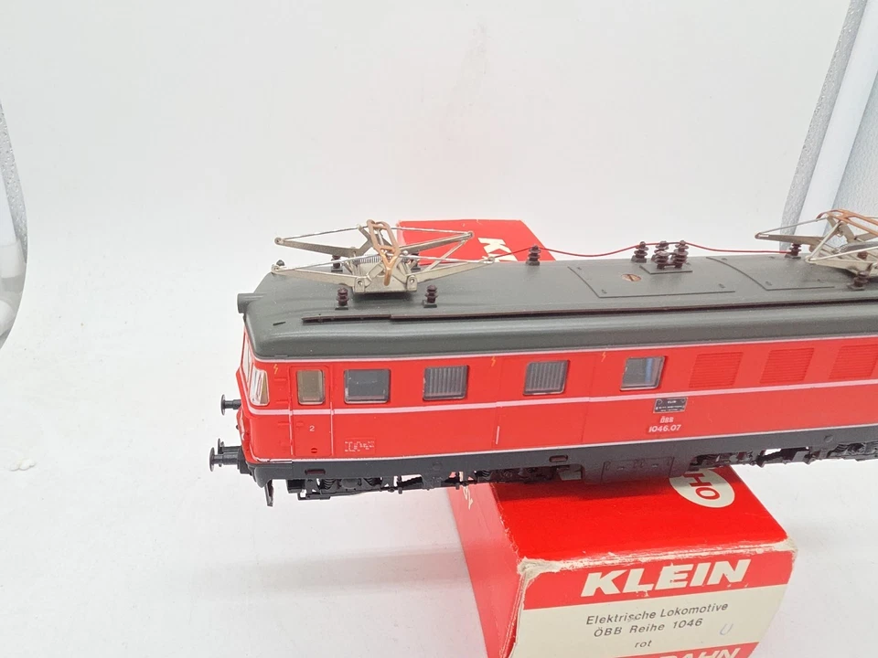 Klein Modellbahn ÖBB 1046.07 Orange Livery White Stripe - Image 2 of 4
