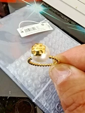 TORY BURCH PEARLEXQUISITE AND CUTE RING