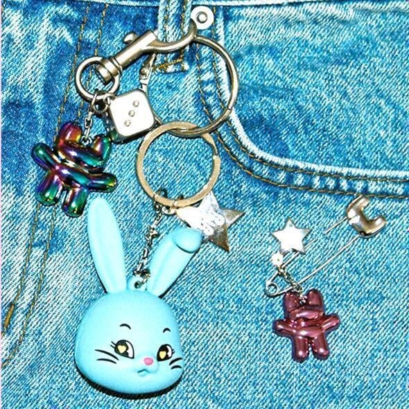 Newjeans Official Bunnies Club Safety Pin , Japan POB keyring / +