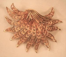 Lovely Monet Furled Arrow Accented Leafy Sculpted Goldtone Brooch Pin