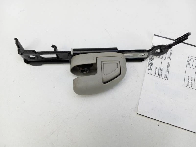 Dodge Grand Caravan 2008 ajustador de cinturón de seguridad delantero derecho 29489 Foto 2 de 4