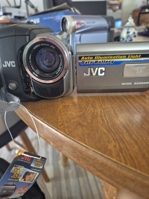 JVC GR-D870U SD MiniDV Camcorder Video Camera for Parts or Repair Mini DV