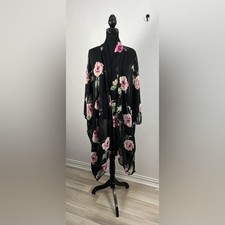 1.4.3. Story by Line Up Black and Pink Floral Kimono sheer Lightweight Sz M Chic