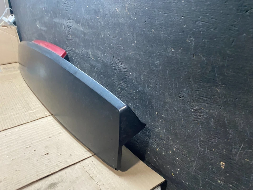 Chevrolet Tahoe Suburban Yukon 2007-2014 alerón ala tercera luz de freno V3327 DG Foto 2 de 4