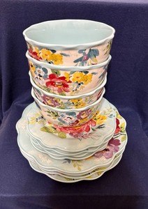 The Pioneer Woman Sweet Romance Blossom 12-Piece Dinnerware Set