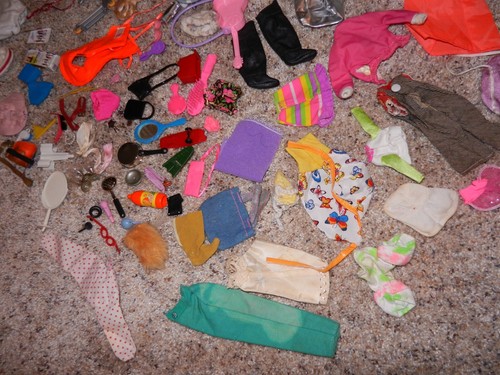 1980'S VINTAGE BARBIE & OTHERS CLOTHING & ACCESSORY PIECES - Picture 7 of 10