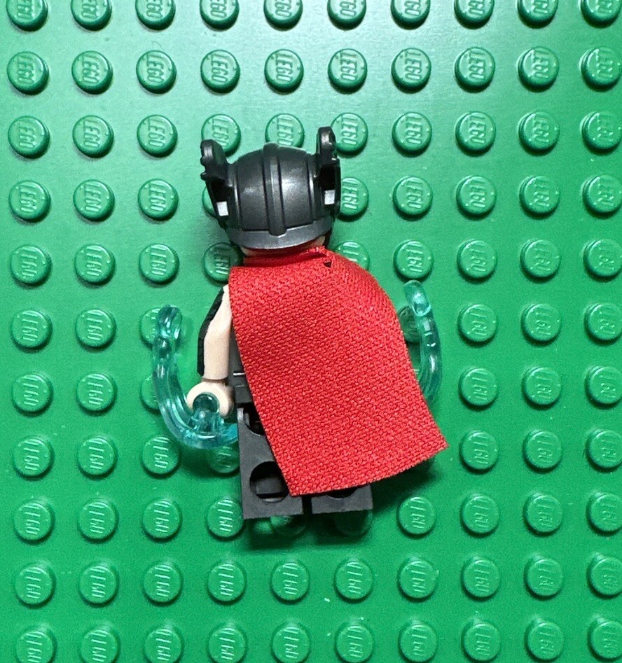 Lego Marvel Super Heroes Ragnarok Thor Red Cape Helmet sh409 76084