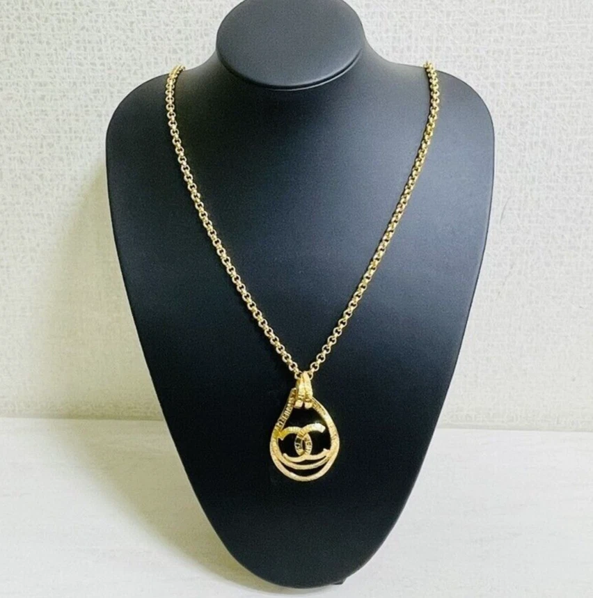 CHANEL Coco Logo Turnlock Necklace Pendant Metal Gold 96P Vintage