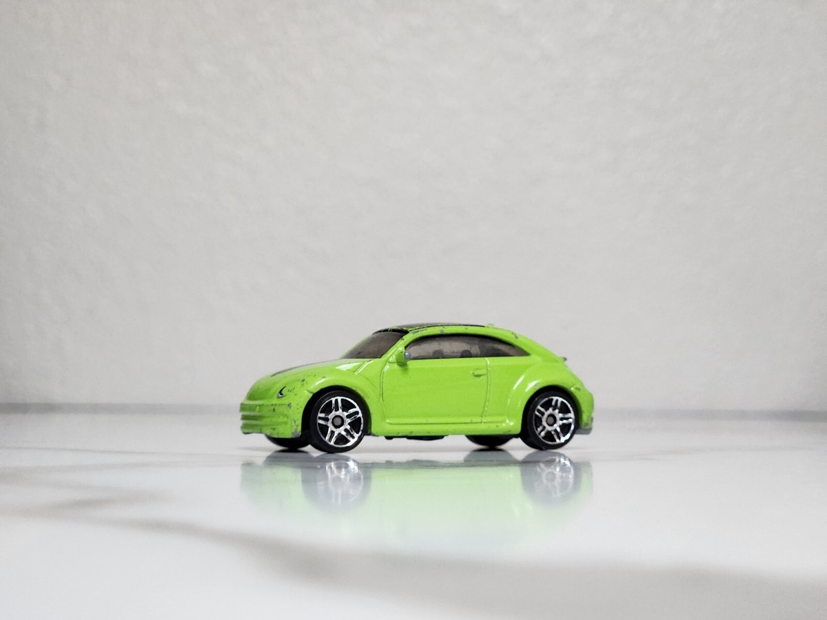 Hot Wheels Green 2012 VW Volkswagen Beetle V5312 [Black Racing