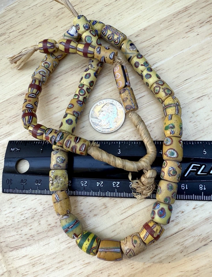 ПРЕВОСХОДНОЕ СОСТОЯНИЕ ТОВАРА!! ПРИЧУДЛИВЫЕ ВЕНЕЦИАНСКИЕ ЖЕЛТЫЕ (середина 1800-х) африканские торговые бусины - Изображение 3 из 4