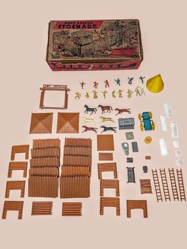 1950’s LOUIS MARX Fort Apache COWBOY & INDIANS Play Set Toy Log Cabin Furniture