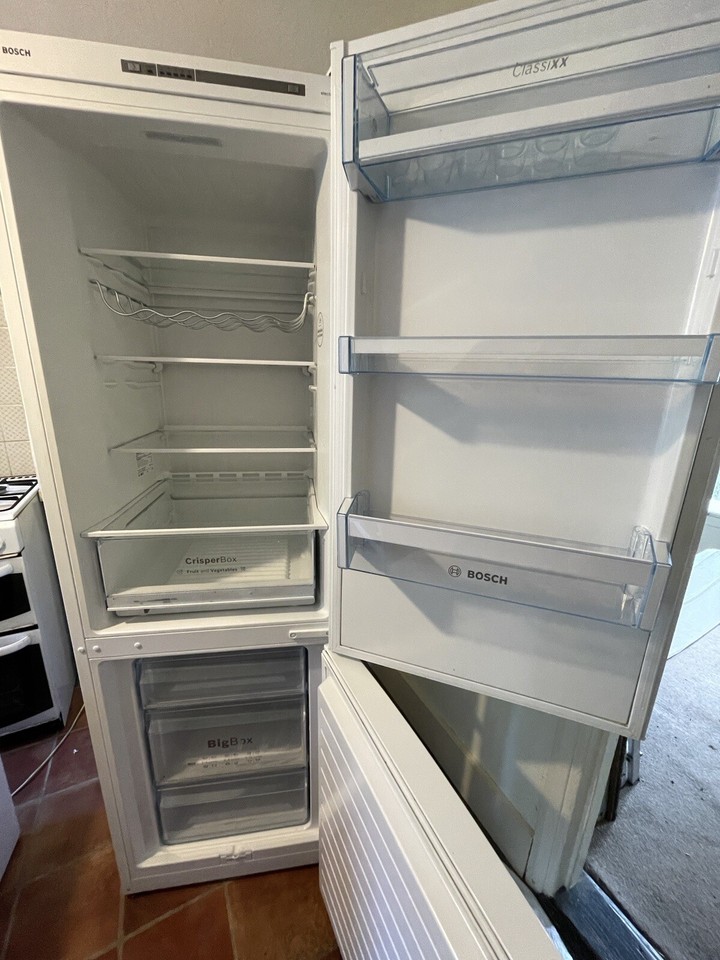 Used Bosch Freestanding Freestanding fridgefreezer KGV33NW20G/11 eBay